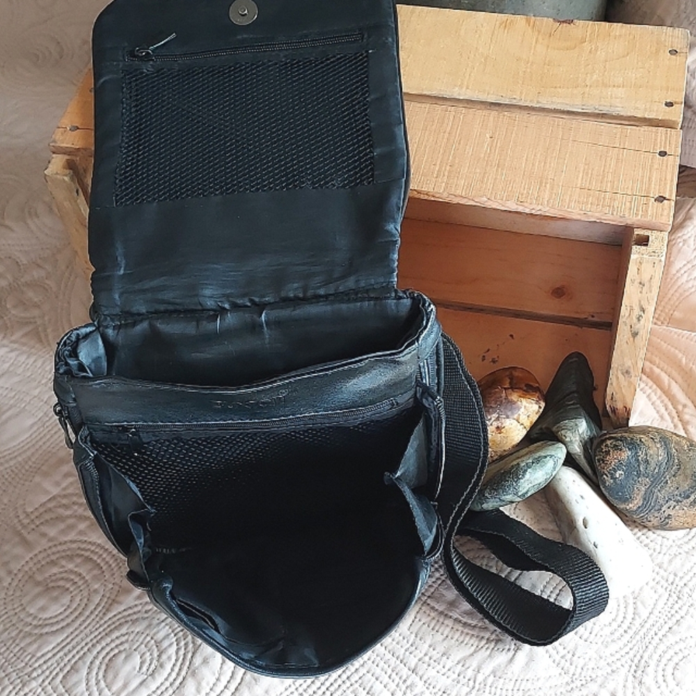 BUXTON BLACK LEATHER BACKPACK BAG - Picture 6 of 12